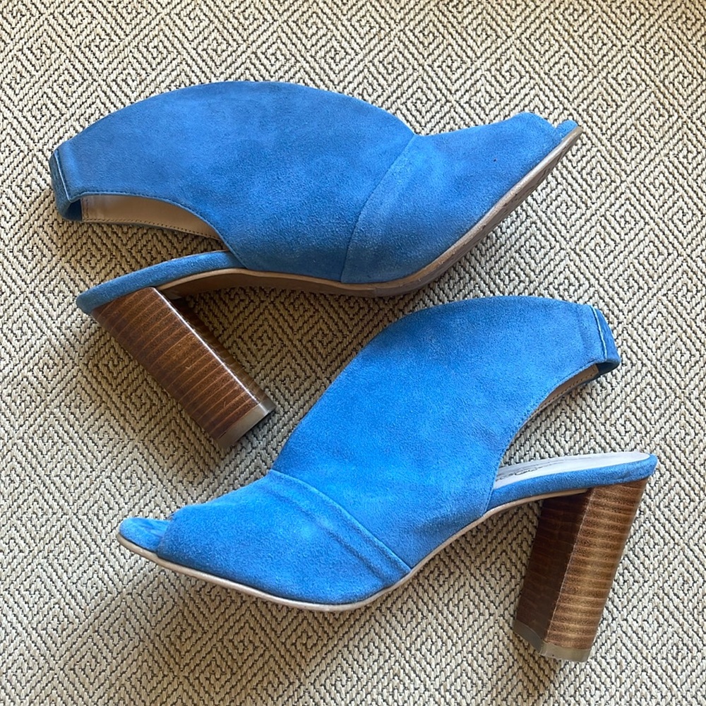 NWOT Blue Suede Peep Toe Block Heel Sandals, 38